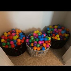 ~1,200 ball pit balls - multicolor